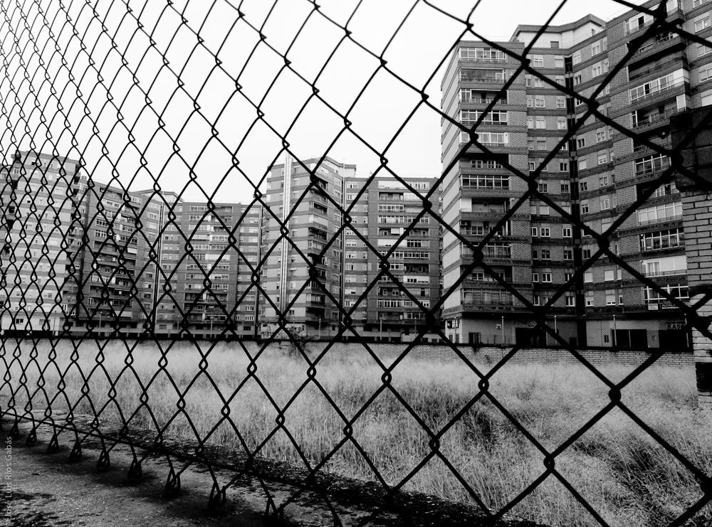 Moda uliczna w Polsce: rosnąca popularność koszulek z unikalnymi artystycznymi nadrukami